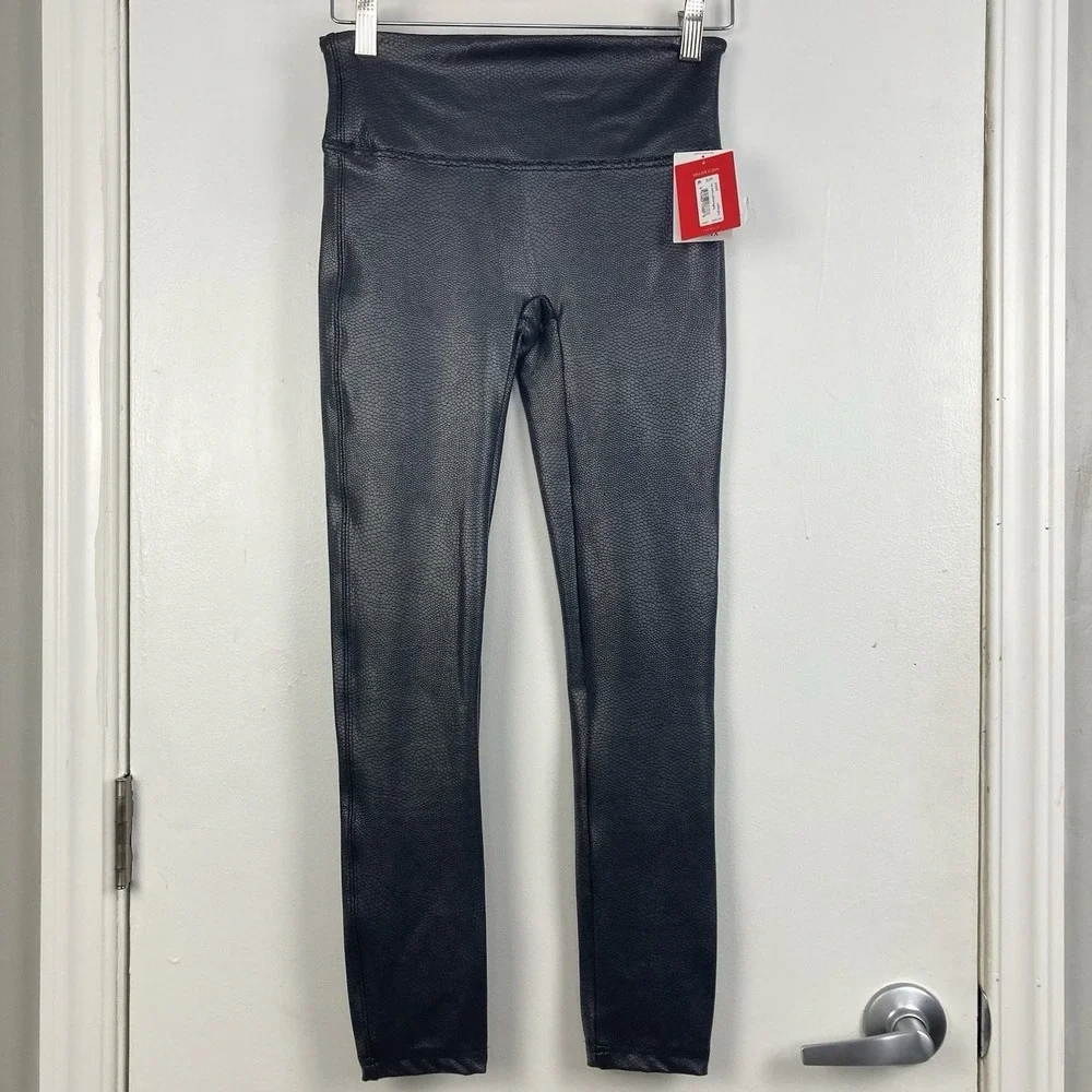 SPANX Shape NWT Faux‎ Leather Pebbled Legging in Pebble Grey Snakeskin Reptile S